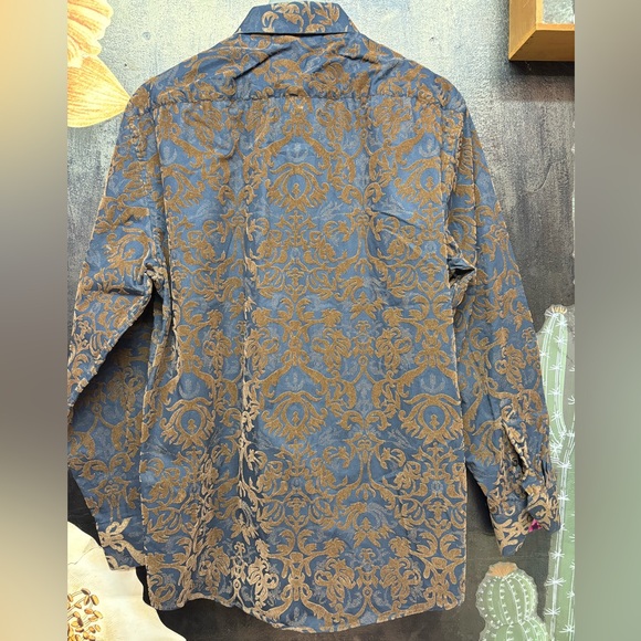 1 … LIKE NO OTHER Button down - Picture 6 of 13